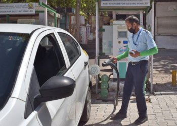 India's electric vehicles face practical, technical hurdles