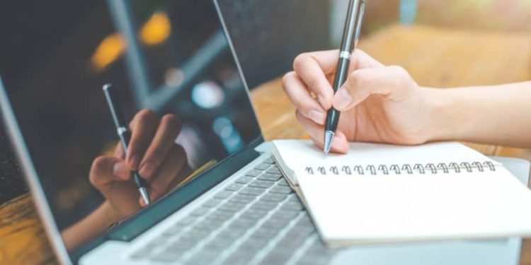 5 New Year’s Resolutions That AI Professionals Can Take In 2022