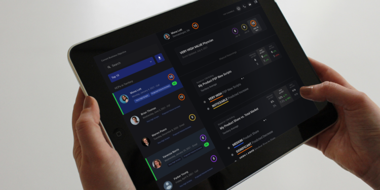 Holding-tablet-with-Maptual-App