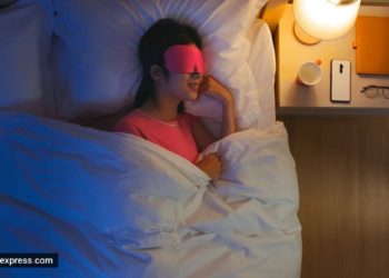 sleeping-sleep-mask