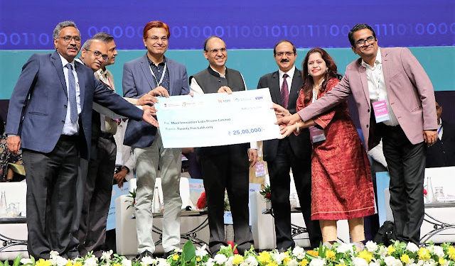Mool's co-founders Seemant & Subhashree receiving check from MEITY Joint Secretary and other govt officials