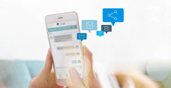 woman-texting-couch_live_chat-bot